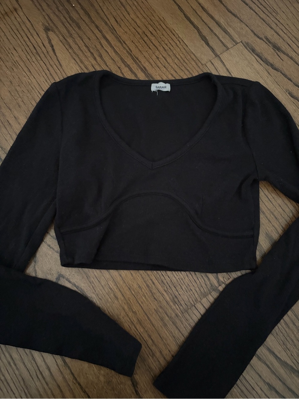 Garage Ribbed V-Neck Long Sleeve Crop Top - Black